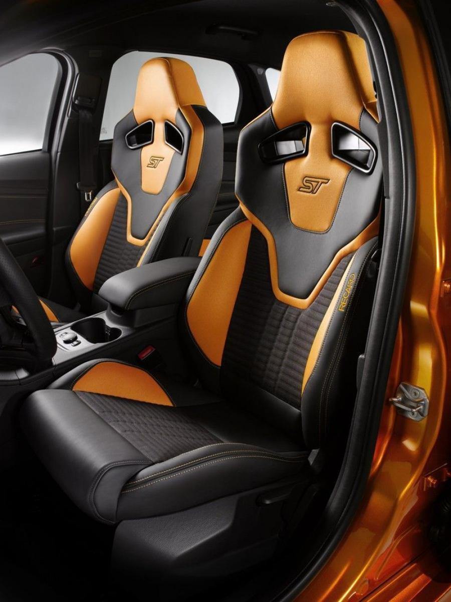  Ford Focus ST 2010 года  (фото 43 из 46)
